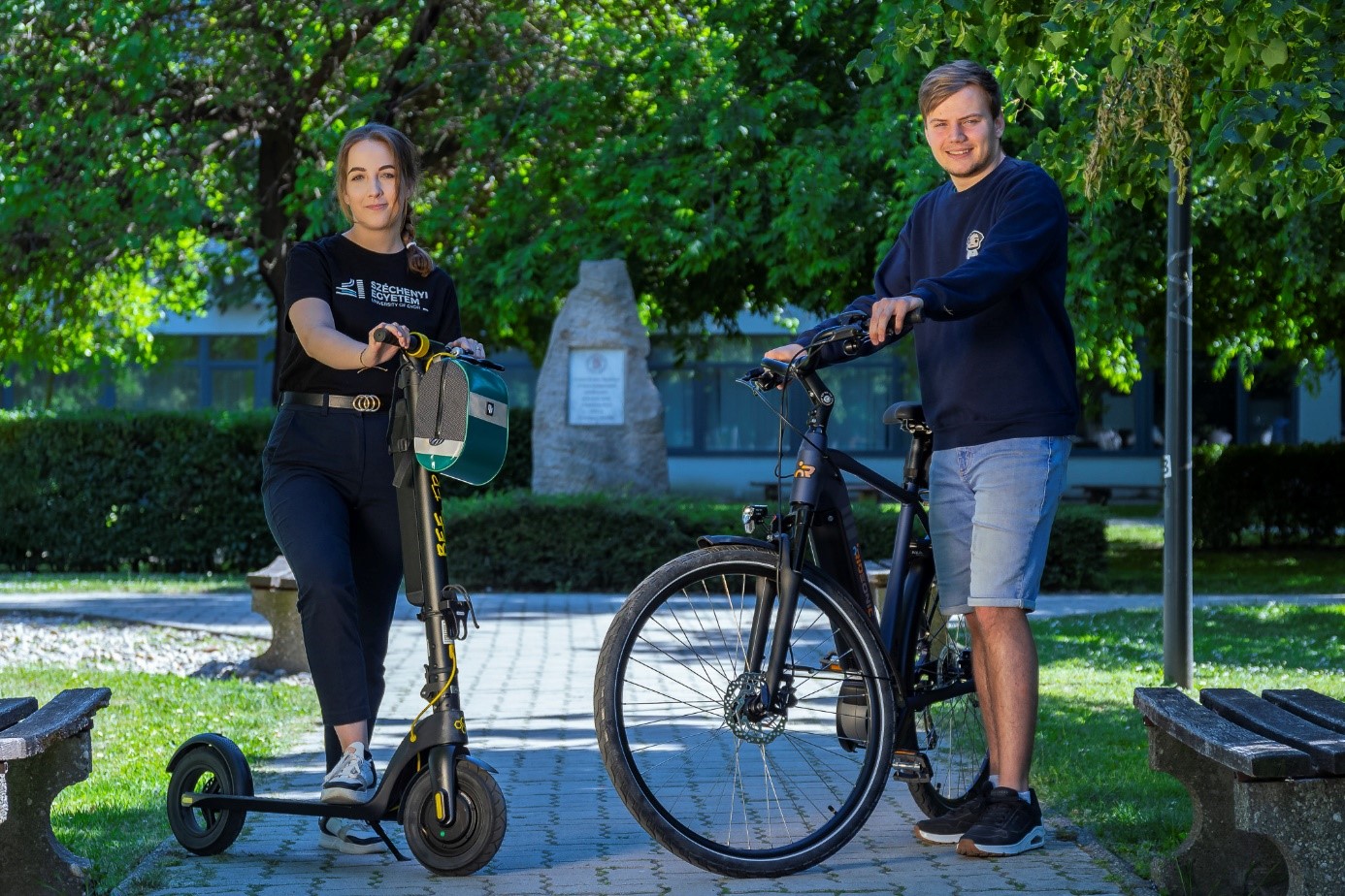 In the pilot programme, electric scooters and bicycles can be rented free of charge