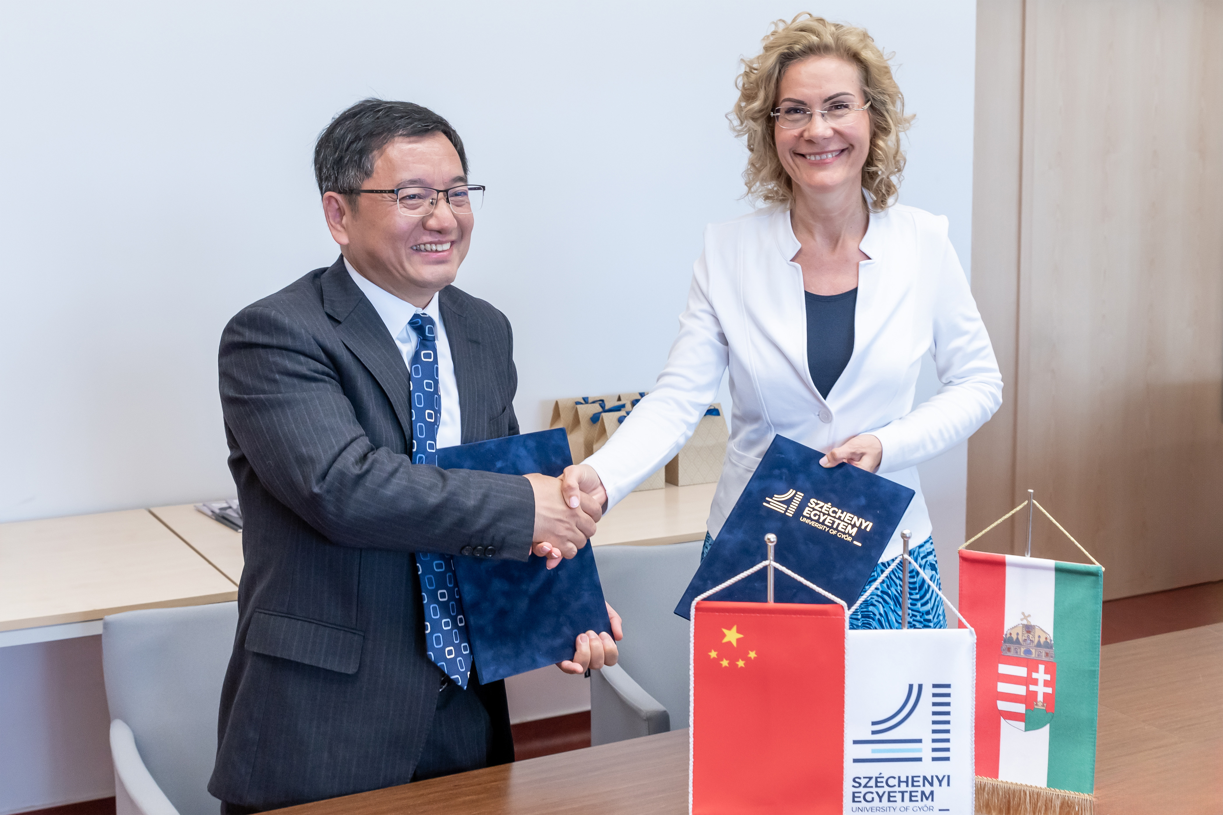Representatives of Sz&eacute;chenyi Istv&aacute;n University and Xuzhou University of Technology on the Győr campus