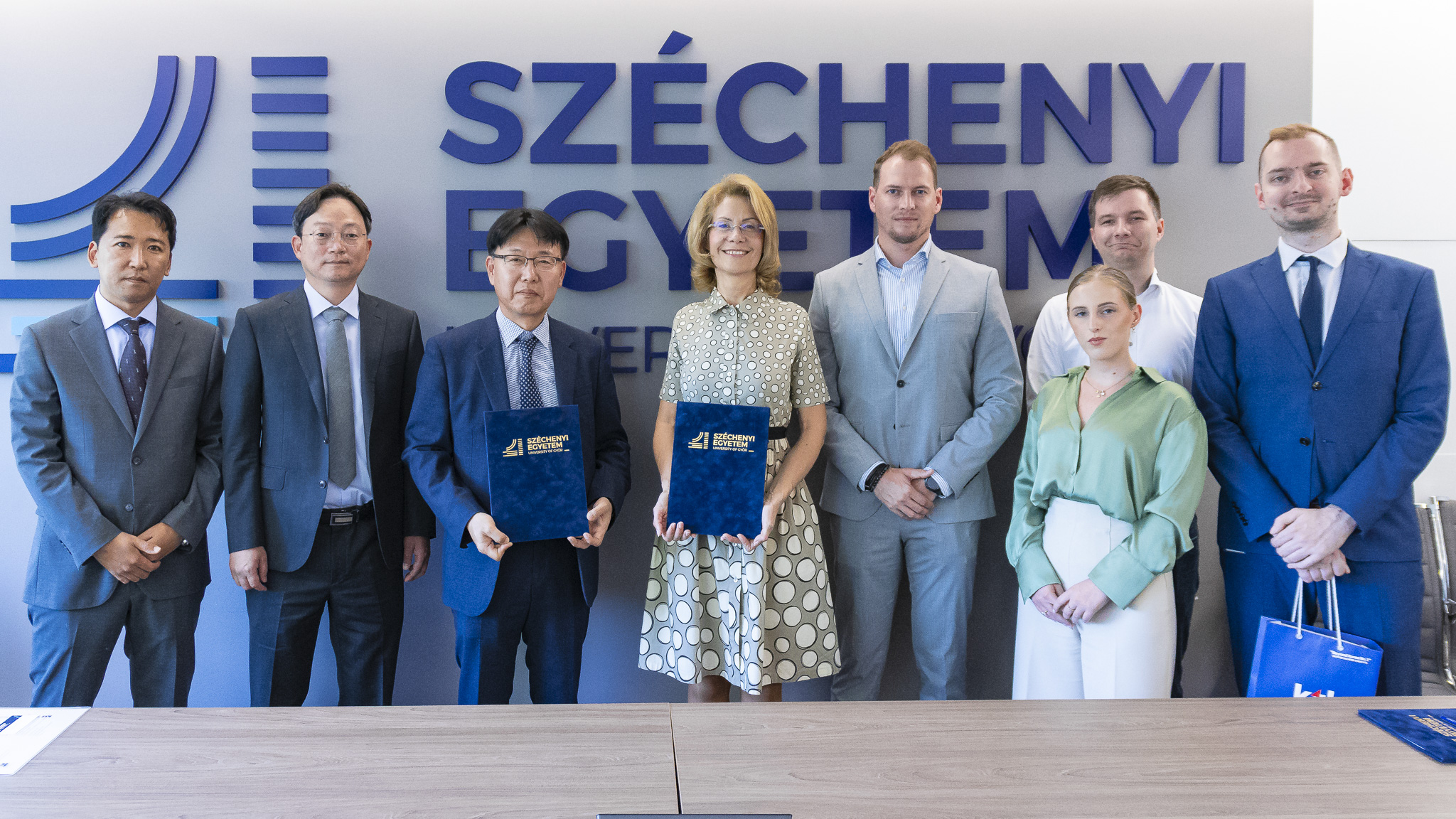 Representatives of the Korean Testing Laboratory and Széchenyi István University signed the agreement on the Győr campus