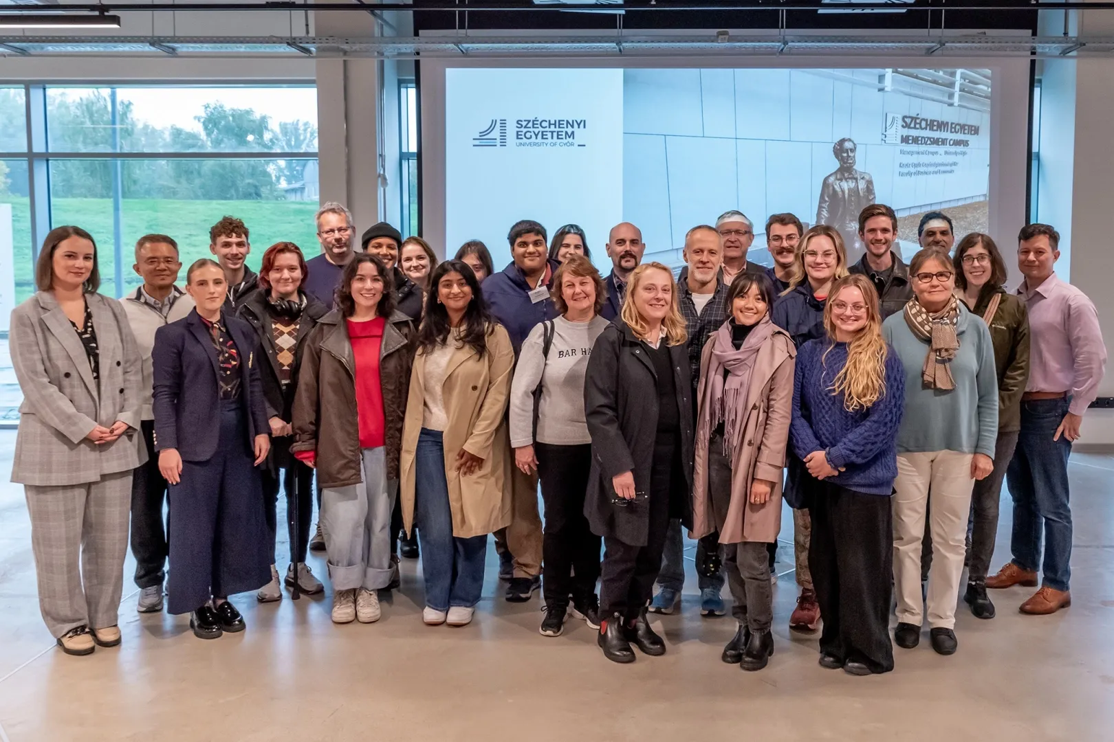 Hungarian Fulbright Scholars from the autumn semester of the 2024/25 academic year, some colleagues of the Hungarian-American Fulbright Commission and staff of Széchenyi University in Győr (Photo: András Adorján)