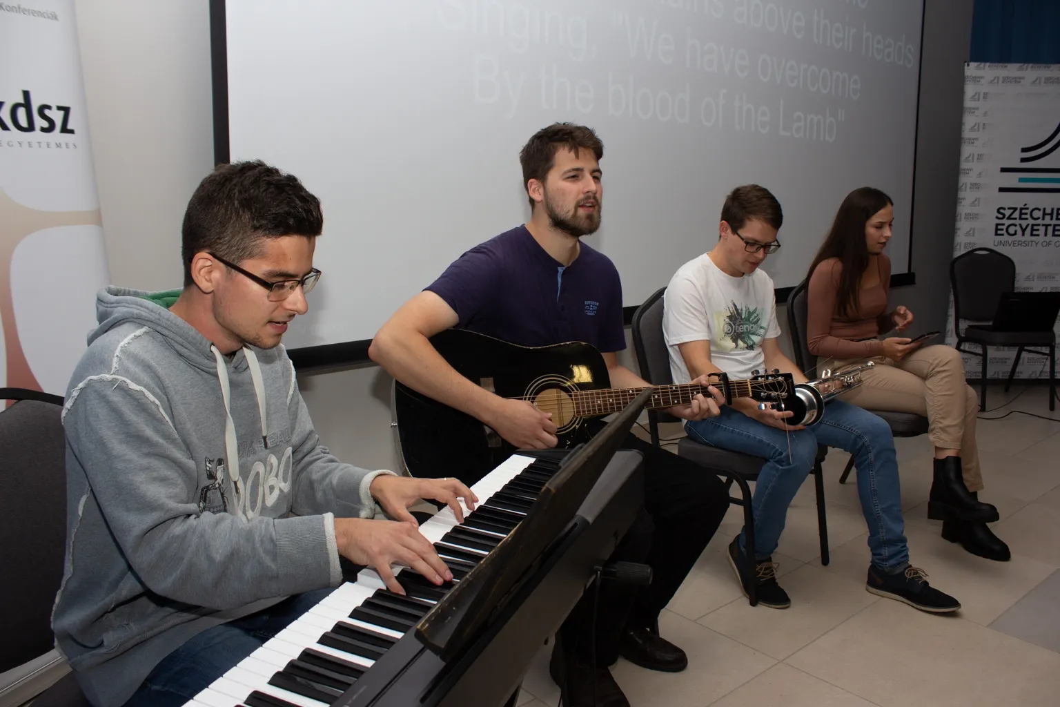 The students concluded the intimate gathering by singing prayers together and enjoying a warm welcome (Photo: Márton Horváth)