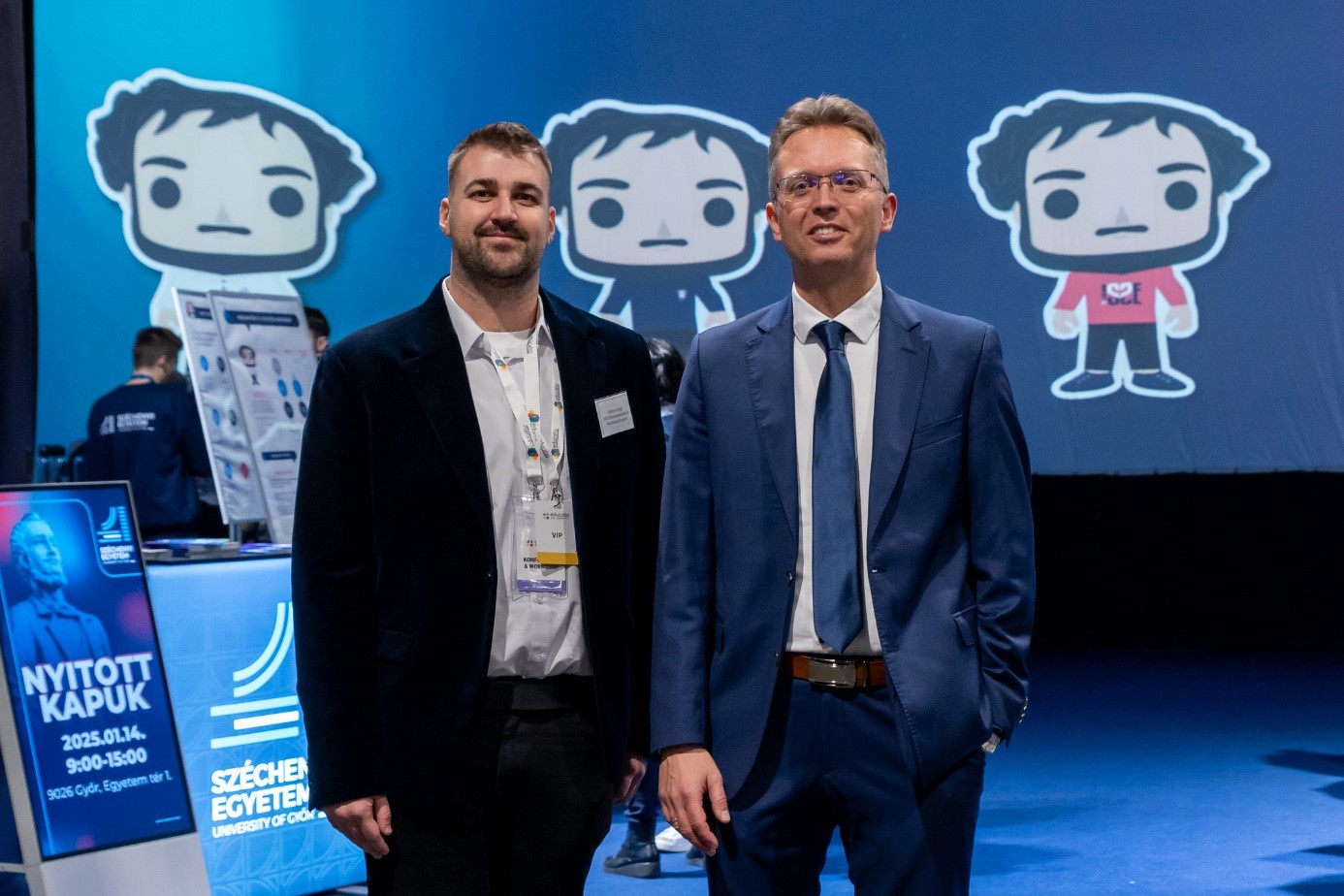 Gergő Lőrincz, Head of the Career Guidance and Marketing Centre of Széchenyi István University with Dr Balázs Hankó, Minister of Culture and Innovation at the University’s stand (Photo: András Adorján)