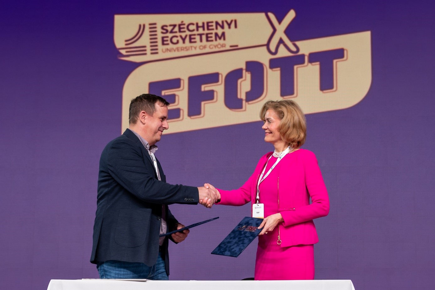 At the opening ceremony of the Educatio Exhibition in Budapest, Dr Eszter Lukács, Vice President for International Affairs and Strategic Relations at Széchenyi István University and Dr Gábor Lasztovicza, Director of EFOTT Kft. signed the agreement, according to which this year's EFOTT will be hosted by Széchenyi István University (Photo: András Adorján)