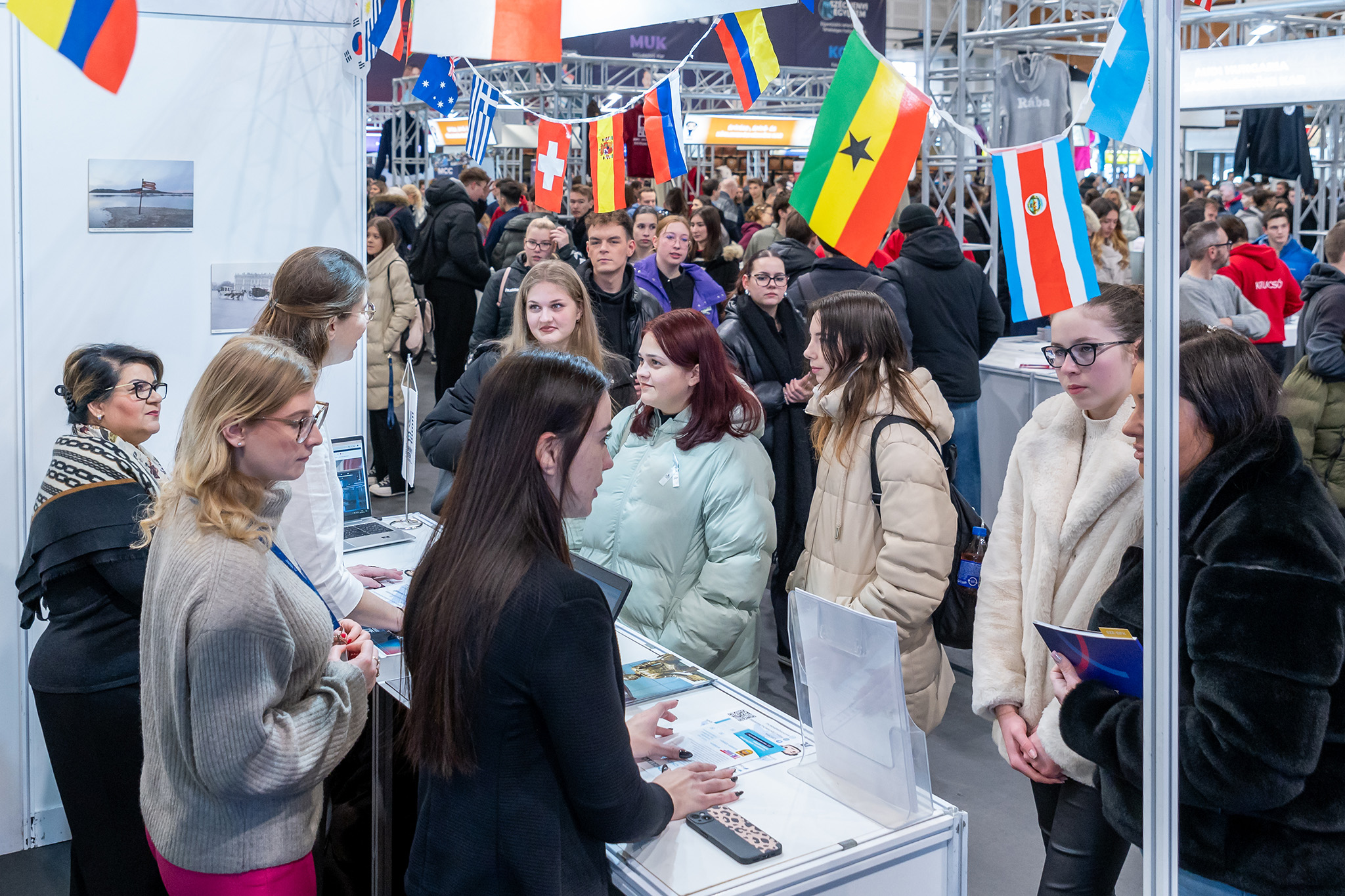 At the exhibition in the Győr City University Hall, thousands of people showed interest in the programmes of Széchenyi István University (Photo: András Adorján)