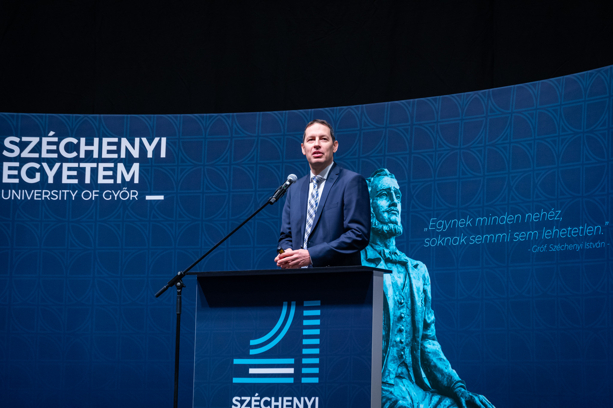 Dr Zsolt Kovács, Vice-President for General and Educational Affairs of Széchenyi István University, outlined the opportunities offered by the institution to the participants at the open day (Photo: Máté Dudás)