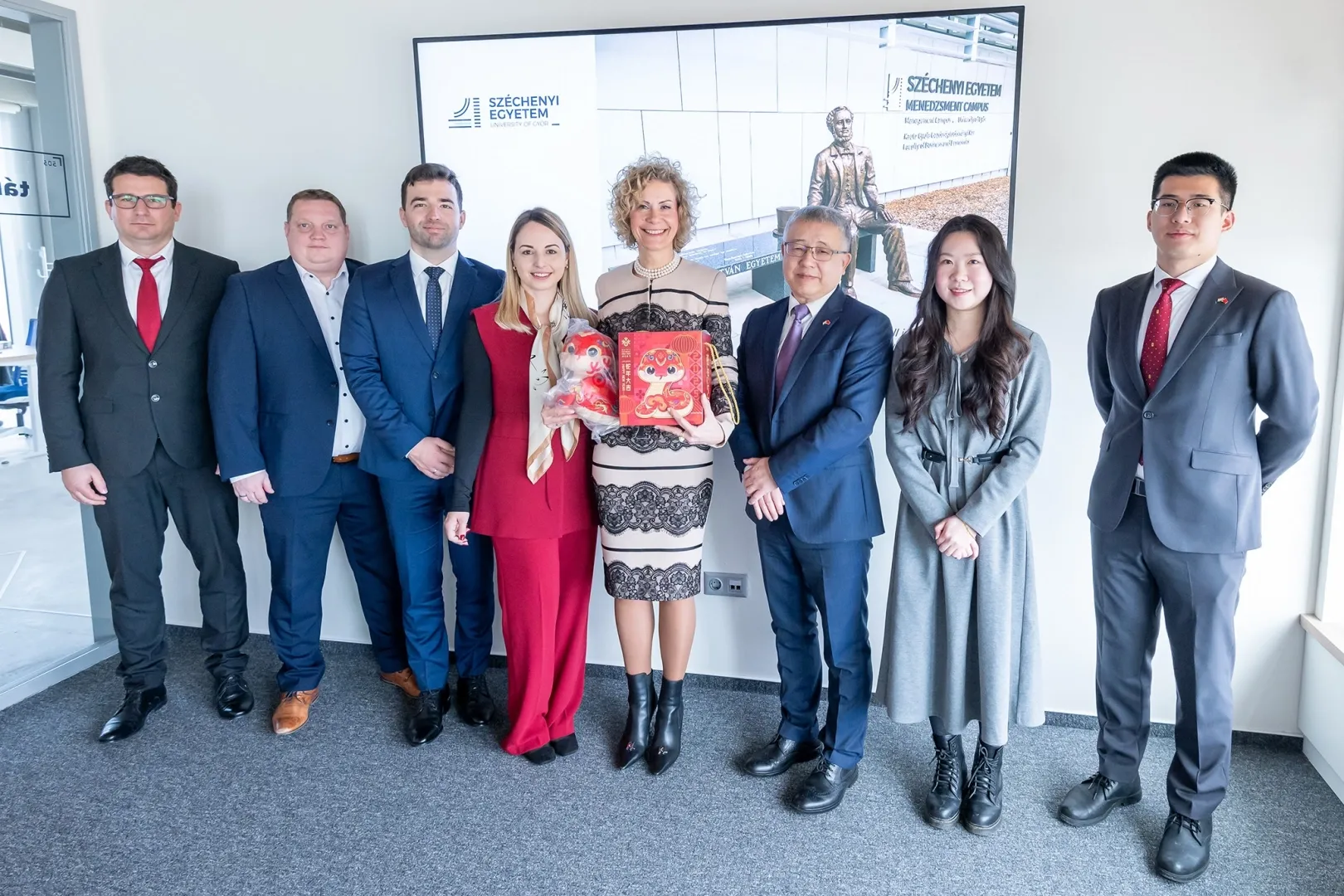 Representatives of Sz&eacute;chenyi Istv&aacute;n University and the Chinese Embassy in Budapest discussed the further strengthening of relations during the event (Photo: Andr&aacute;s Adorj&aacute;n)