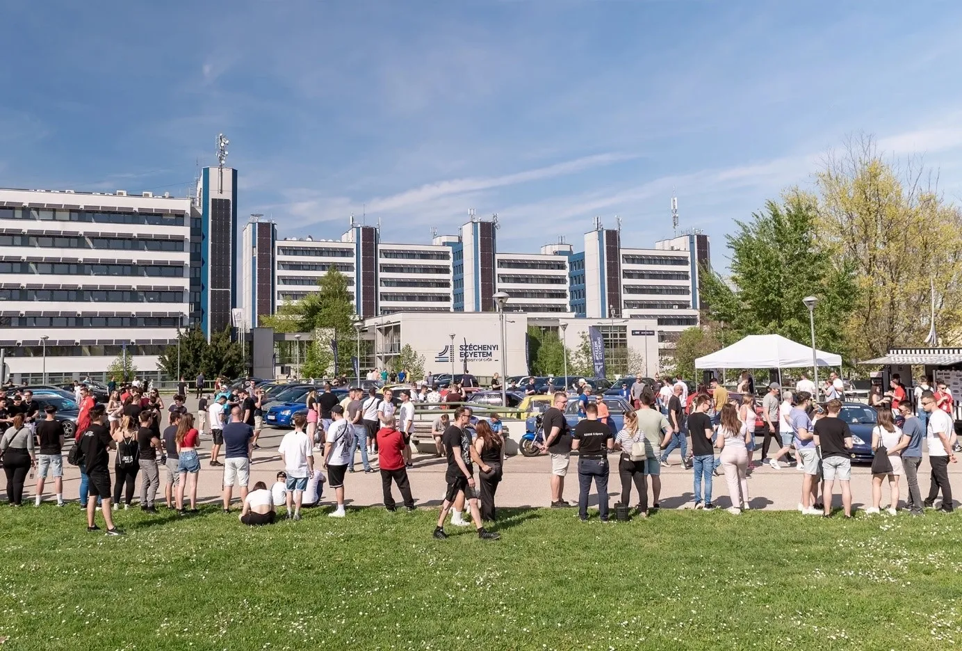 A major highlight of the conference, attracting many people to the University campus, is the unique car meet event (Photo: András Adorján)