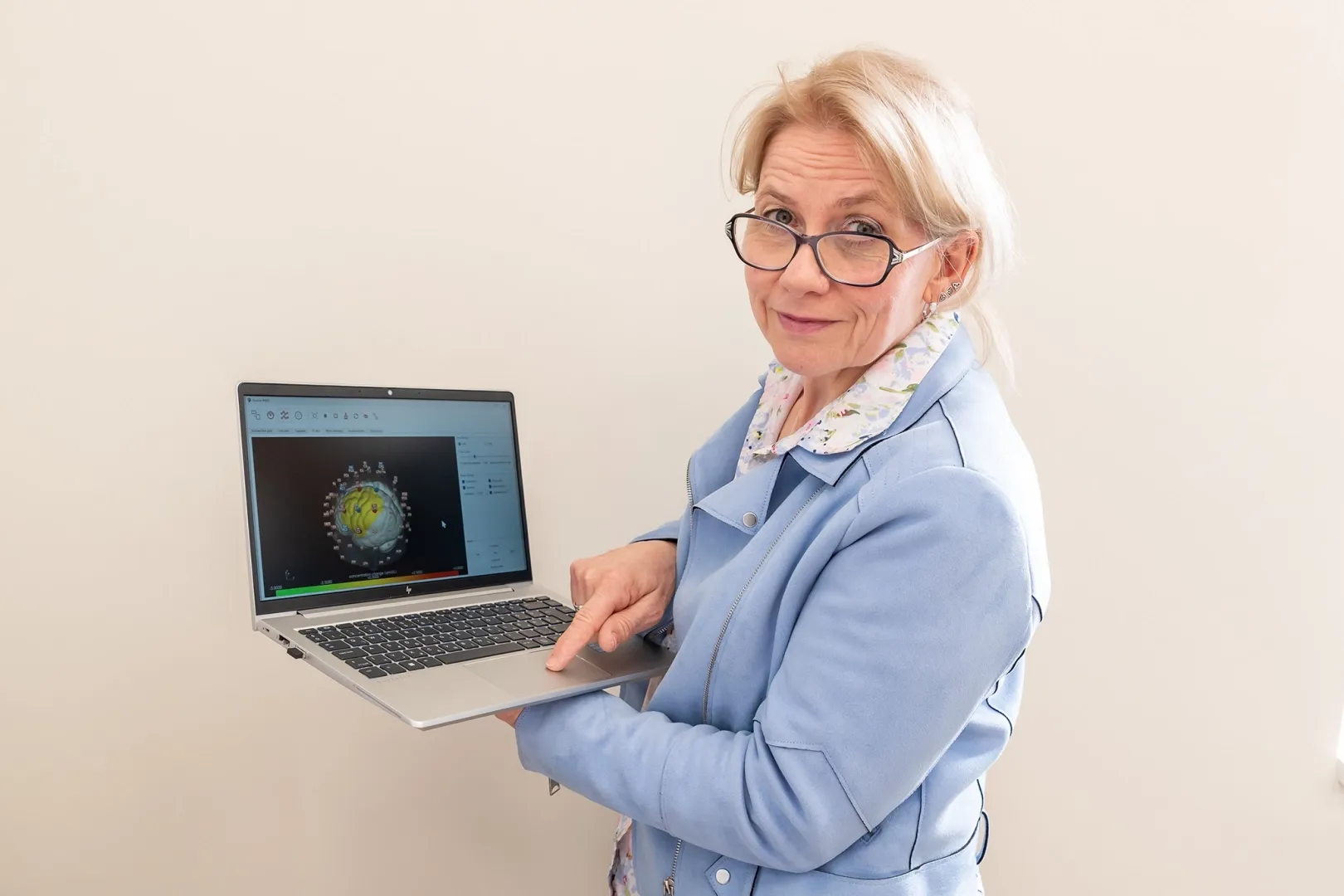 Dr Erzs&eacute;bet Stephens-Sarl&oacute;s is a sensorimotor trainer and researcher at Sz&eacute;chenyi Istv&aacute;n University. (Photo: Andr&aacute;s Adorj&aacute;n)