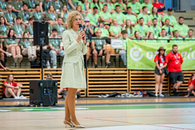 Dr Eszter Lukács on behalf of the University, and Péter Boncsarovszky on behalf of the city, greeted the freshers. (Photos: András Adorján, Gergely Nagy)