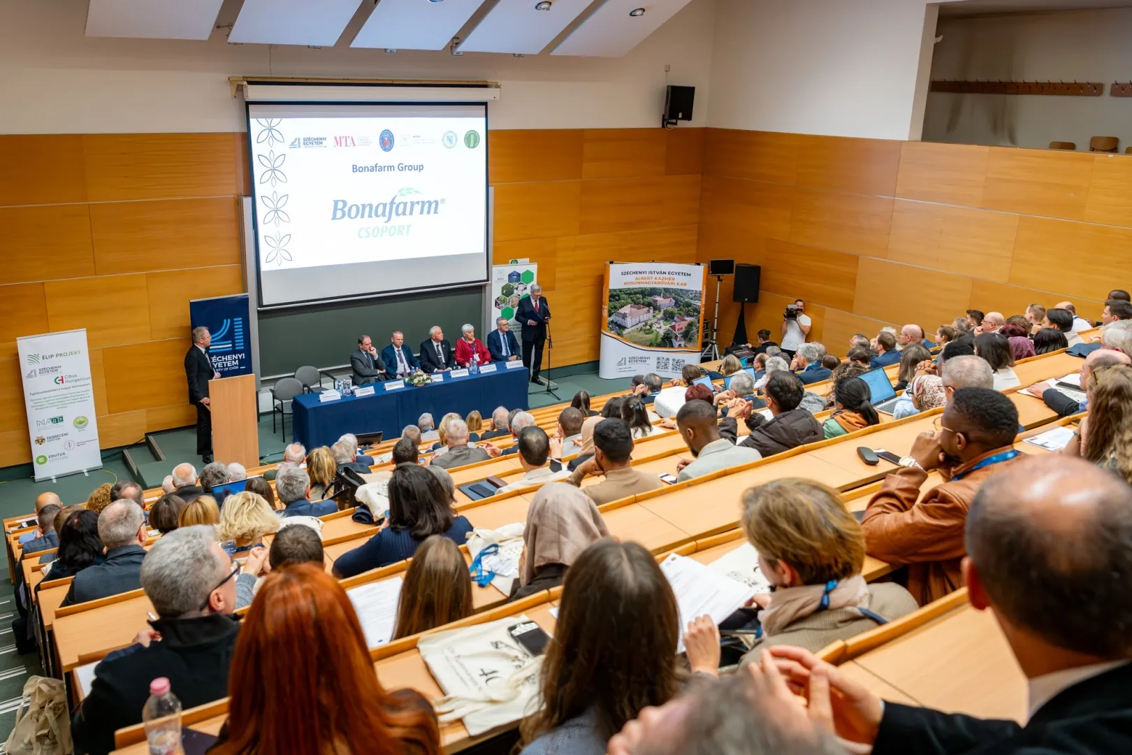The 40th Mosonmagyaróvár Scientific Day International Conference was held at Széchenyi István University with several hundred participants. (Photo: András Adorján)