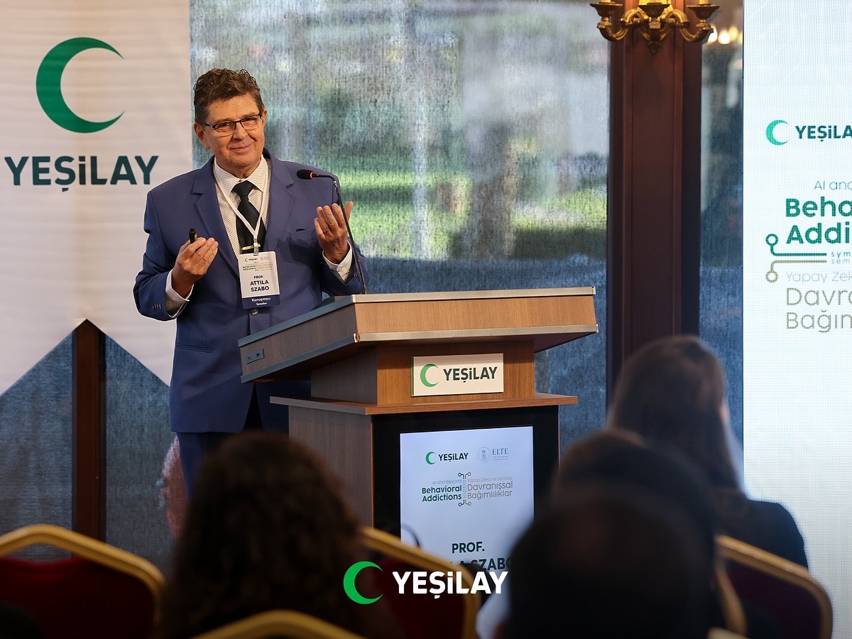 Dr Attila Szabó, Professor at Széchenyi István University, presented his research on artificial intelligence and addiction in a plenary lecture that attracted significant interest (Photo: Yeşilay/Green Crescent)
