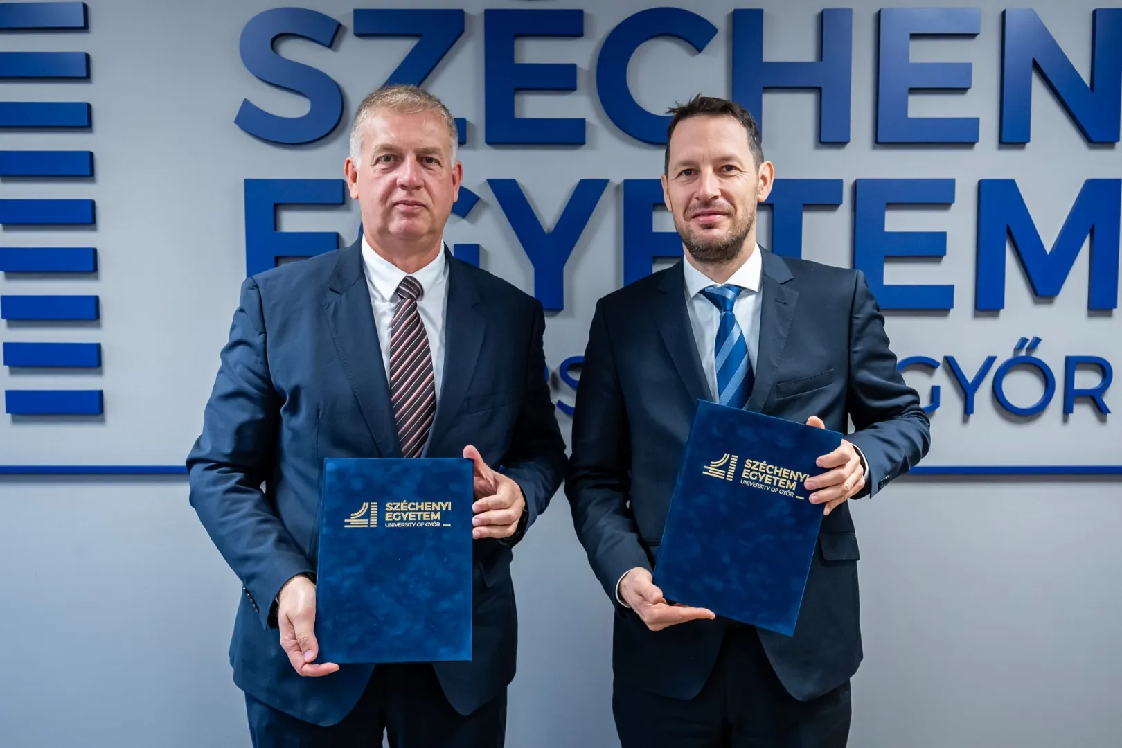 Szabolcs Farkas, President of the National Intellectual Property Office, and Dr Zsolt Kovács, Vice-President for General and Educational Affairs at Széchenyi University, signed the agreement (Photo: Máté Dudás)
