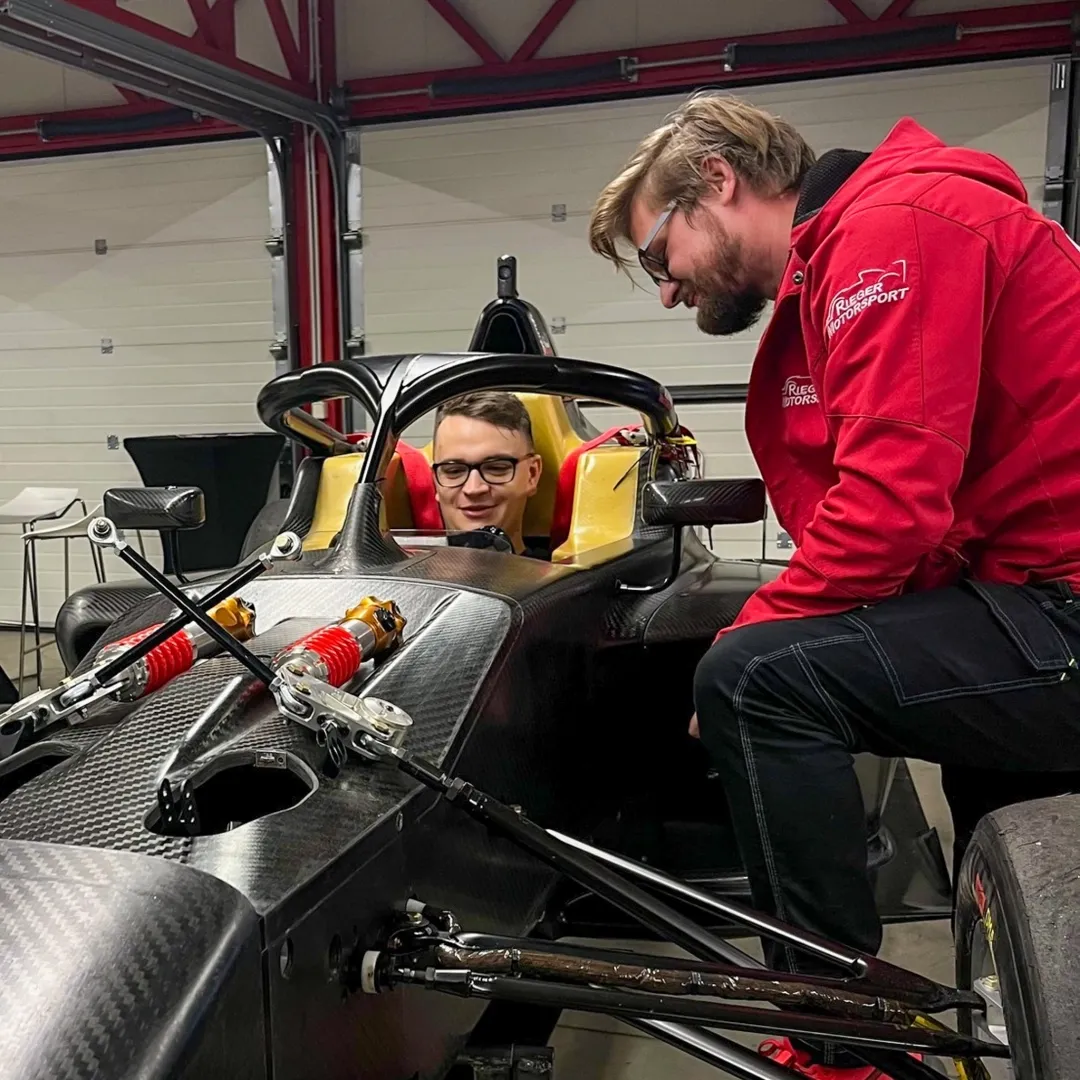 As the winner of the Czech SimRacing Championship 2025 finals, Dávid Tóth was able to test a Formula 4 car during the track aptitude session