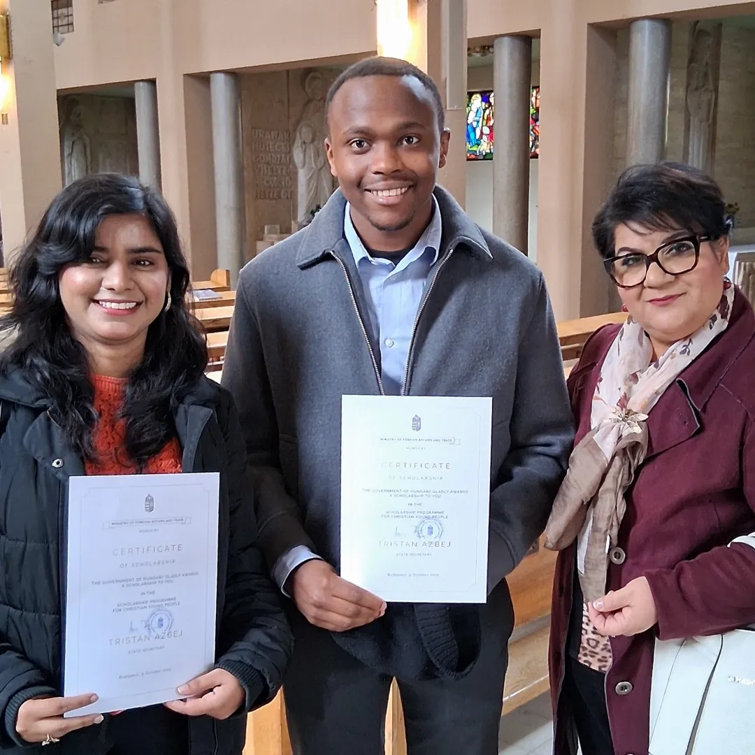 The opening ceremony for the current academic year of the Scholarship for Christian Young People was held in Budapest, at the Parish of Saint Anthony of Padua in Pasarét. In the photo: Arooj Paul from Pakistan, James Wangai, former SCYP scholarship holder and alumnus of Széchenyi István University from Kenya, and Sylvia Páliné Nyiri, staff member of the Centre for Mobility and Scholarships of the University’s International Directorate and SCYP coordinator.