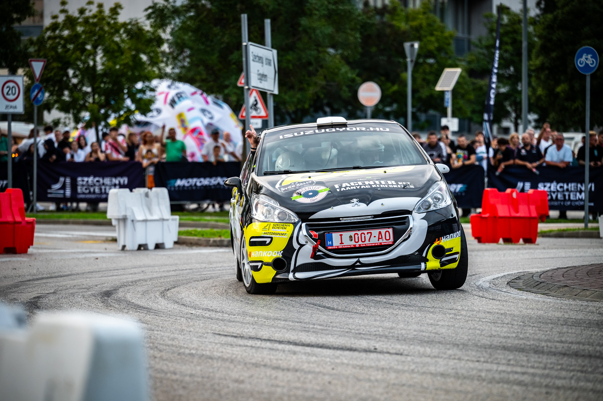 Dávid Faltusz achieved his first major adult success by winning the ORB2 category of the 2024 WHB Győr Rally. The photo shows the young driver’s car on the stage in front of Széchenyi István University during the 2025 race (Photo: Máté Dudás)