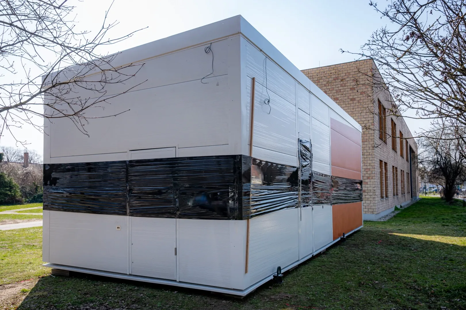 The automated store was delivered in recent days to the Mosonmagyaróvár campus of Széchenyi István University. (Photo: András Adorján)