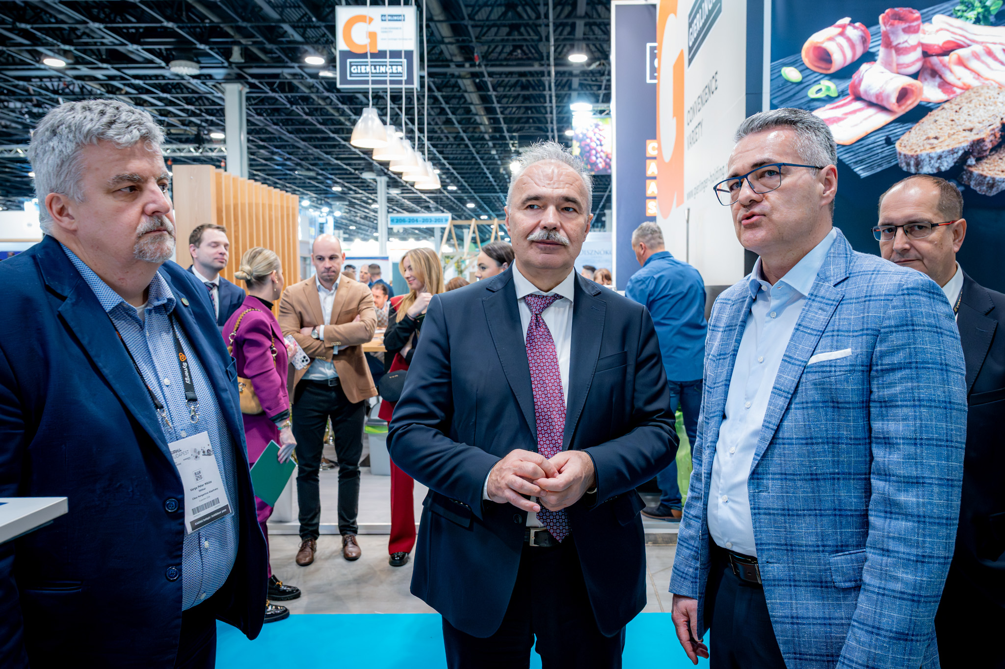 Dr István Nagy, Minister of Agriculture (centre), also praised the development, which he believes will become part of our everyday lives in the future (Photo: András Adorján)