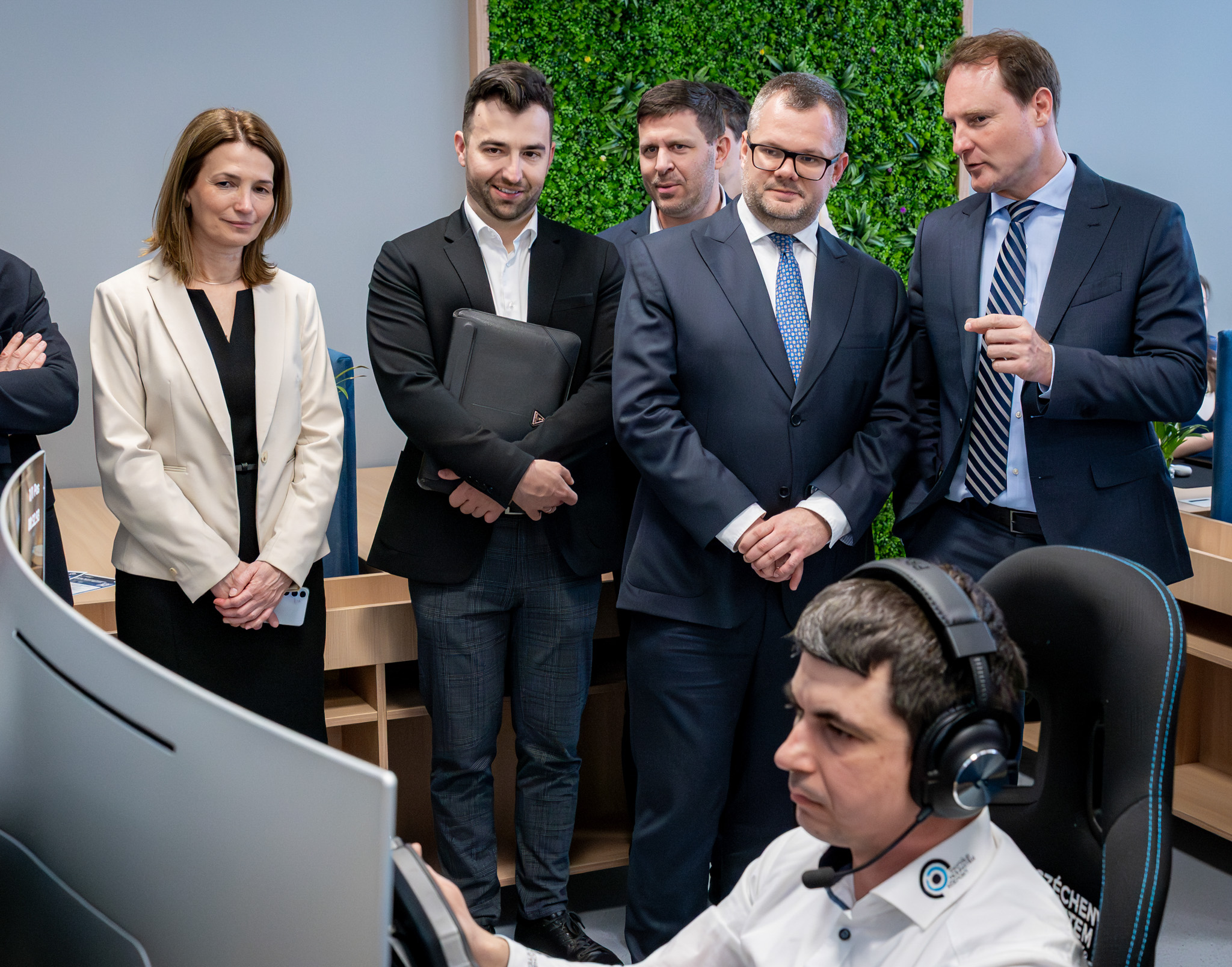 Participants of the presentation visited the laboratories established and refurbished within the framework of the project (Photo: András Adorján)