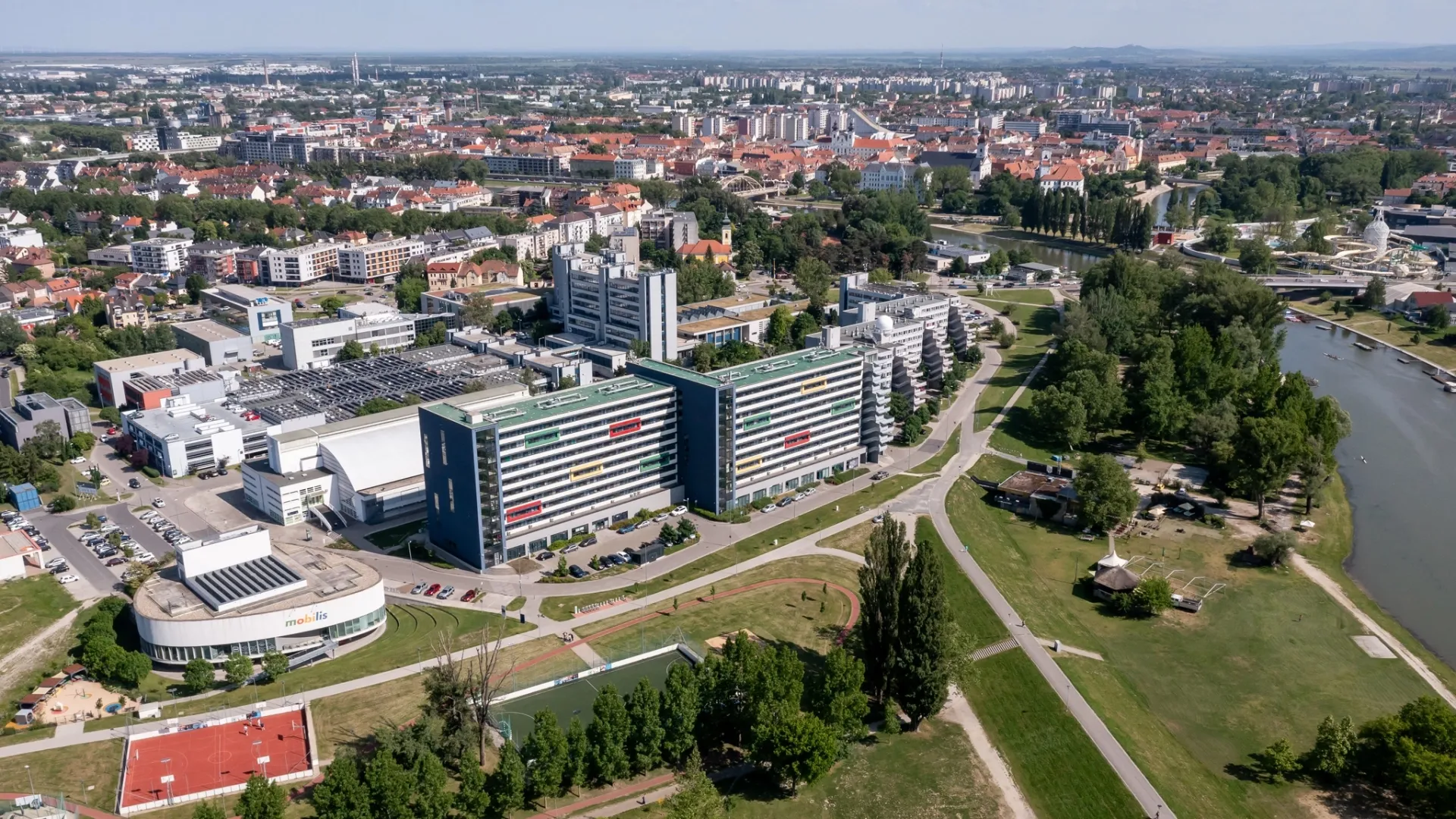 塞切尼·伊什特万大学杰尔校区。（摄影：Miklós Máté Korcz）