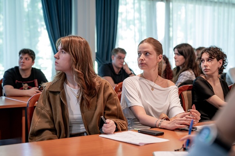 Numerous Széchenyi University students from the Deák Ferenc Faculty of Law and Political Sciences, the Faculty of Architecture, Civil Engineering and Transport Sciences, and the Faculty of Design and Performance Arts attended the competition launch event. (Photos: András Adorján)