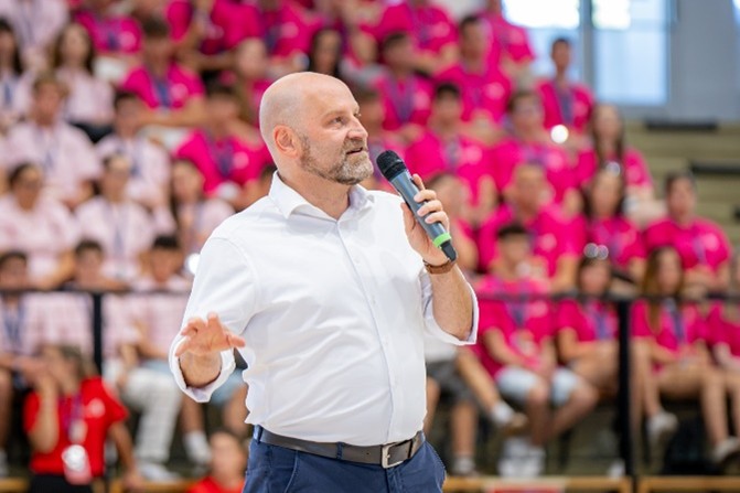 On behalf of the University, Professor Dr Eszter Lukács, Vice-President for International Affairs and Strategic Relations at Széchenyi University, while representing the Győr Municipality, Dr Péter Tóth, Deputy Mayor welcomed the freshers. (Photo: András Adorján)