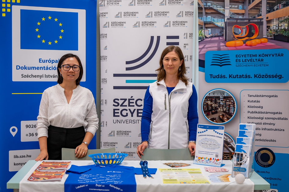 Széchenyi István University presented its programmes and opportunities at an exhibition stand during the event. Pictured are Shen Zhi, International Relations Officer at the Centre for Languages and Culture and staff member of the Confucius Institute, and Eszter Tóthné Marek, Head of the University Library and Archives. (Photo: András Adorján)