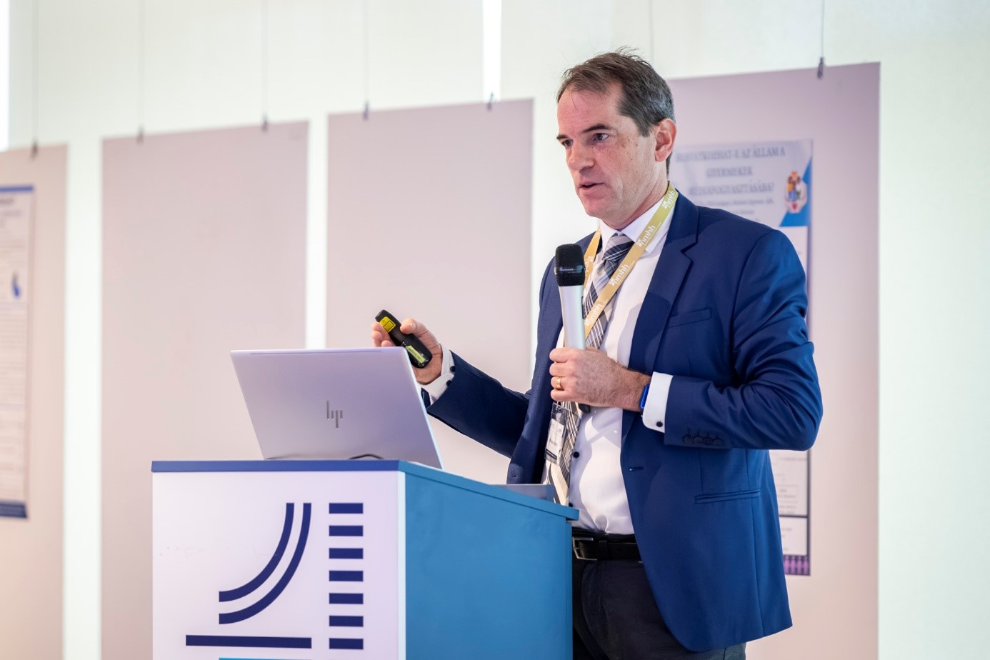 Dr Levente Nyakas, Head of the Institute for Media Studies at the NMHH, delivered a plenary presentation on regulatory issues surrounding young people's access to social media. (Photo: Máté Dudás)