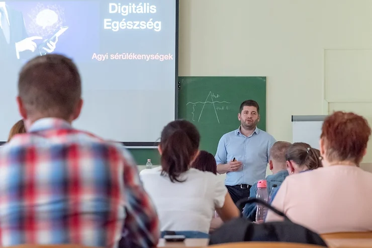 Micro-certificates: short-term courses at Széchenyi István University provide targeted knowledge